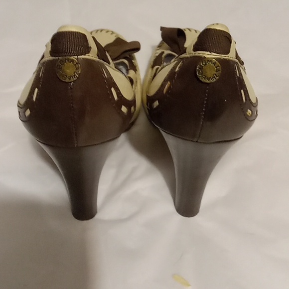 BCBG MAXAXRIA HEELS - Picture 3 of 9